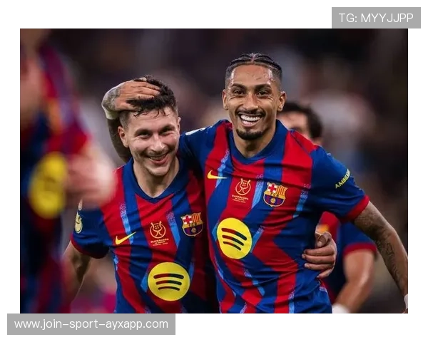 巴萨左翼突破，拉菲尼亚底线传中被顺势推进